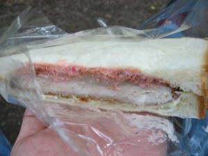 梅のタルタルチキンカツサンド：ボナペティ