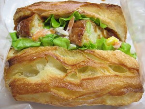 照り焼きとうふハンバーグと根菜サラダ：フルール・ド・ファリーヌ