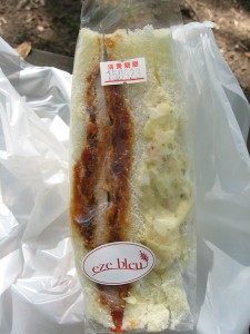 トンカツとポテトサラダのサンド：eze bleu