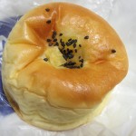 焼芋あんぱん：志津屋京阪三条店