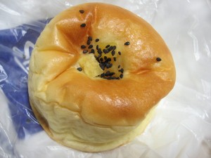 焼芋あんぱん：志津屋