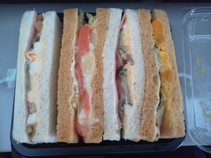 3種のキノコとスモークサーモンのサンド：FREDS CAFE