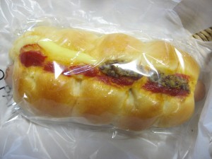 あらびきソーセージ：オレノパンオクムラ
