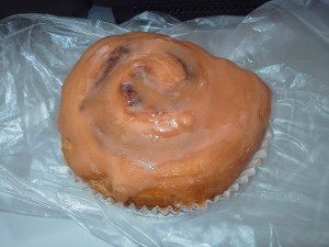 シナモン好きのシナモンロール：FREDS CAFE