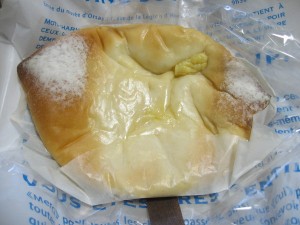 クリームパン：ロワゾーブルー