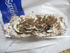 レアチーズ&ホイップクリームのクロッカン：志津屋