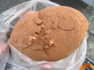 ベルギーチョコクリームパン：幸せの100円パン職人