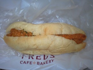 タルタルチキンドッグ：FREDS CAFE