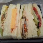 梅香るチキンと塩きんぴらサンド：FREDS CAFE梅田店
