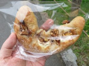 ライ麦 クリームチーズ・クルミ・ハチミツ：松