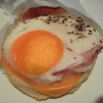 ベーコンチーズエッグマフィン：cookhouse Bakery Bar