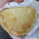 サーモンとタルタルのカルツォーネ：レ・ブレドオル
