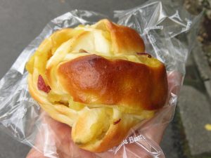 いもパン：ヤマダベーカリー