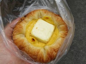 キリのクリームチーズデニッシュ：ヤマダベーカリー