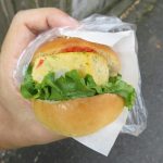 スペイン風オムレツのプチハンバーガー：ヤマダベーカリー