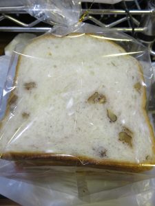 くるみ食パン：天満粉もん製作所
