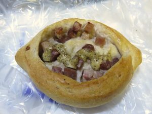 国産小麦のベーコンフランス：志津屋