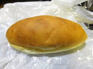 キャラメルとバターのコッペ：オレノパンオクムラ