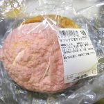 ホイップ&苺のメロンパン：小麦の郷