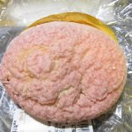 ホイップ&苺のメロンパン：小麦の郷ライフ伏見深草店