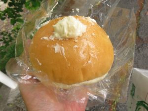 あふれるクリームパン：小麦の郷