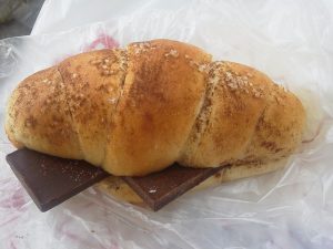 塩バターロール（ショコラ）：おひさまパン