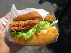 チキンフィレバーガー：プチシャンボール