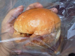 ミンチカツバーガー：小麦の郷