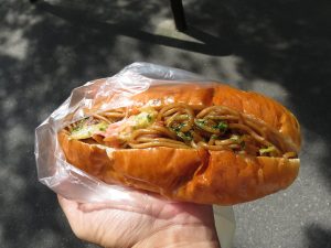 焼きそばドッグ：プチシャンボール