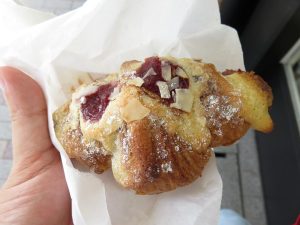 きいちごのクロワッサン：松