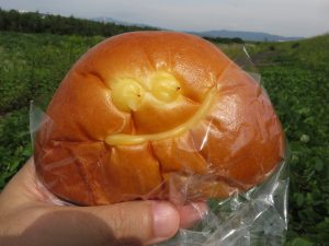スマイリークリームパン：テクノパン