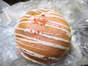 芳醇いちごクリームパン：志津屋