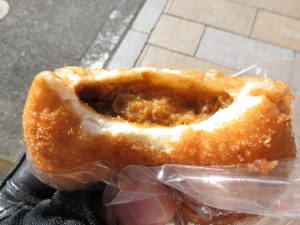 少し辛いカレーパン：オブジェ