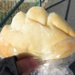 栗入り白いクリームパン：レスウィ