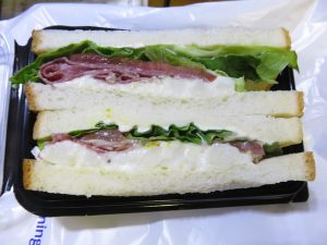 パストラミビーフとポテトサラダサンド：志津屋