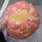 あまおう苺のメロンパン：小麦の郷ライフ伏見深草店