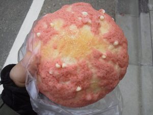 あまおう苺のメロンパン：小麦の郷