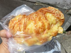 クロワッサン ハム・チーズ：ドンク