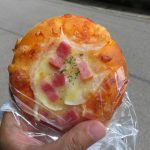 たまねぎとベーコンのピザ：パンドキ