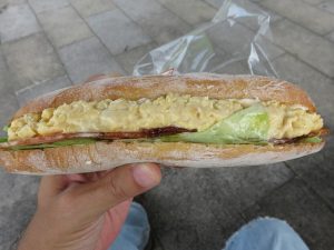 ベーコンエッグサンド：テクノパン