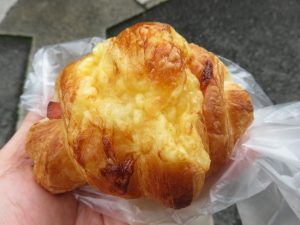 ダブルチーズとハムのクロワッサン：プチシャンボール