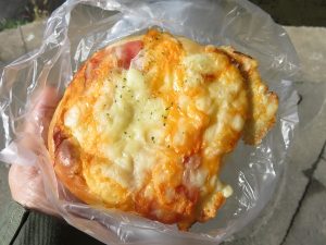 チェダーチーズオニオン：小麦の郷