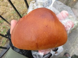 クリームパン：しろはとベーカリー