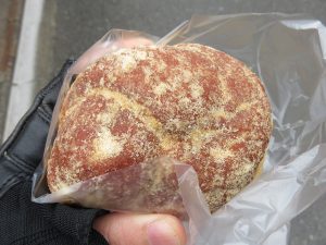 懐かしのきな粉揚げパン：阪急ベーカリー