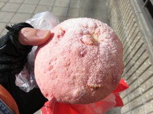 いちごのメロンパン：パン・ド・カンパーニュ