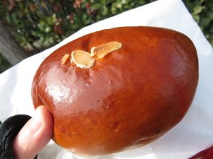 クリームパン：ベーカリー西念