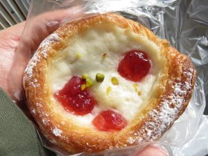 いちごのヨーグル：阪急ベーカリー