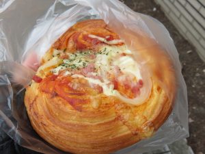 ハートのデニッシュピザ：阪急ベーカリー