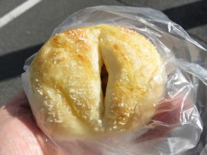 焼き和牛コロッケパン：阪急ベーカリー