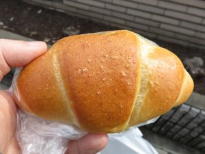 塩バターパン：阪急ベーカリー